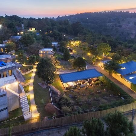 Twelve Oclock Resort Si Khio Екстер'єр фото